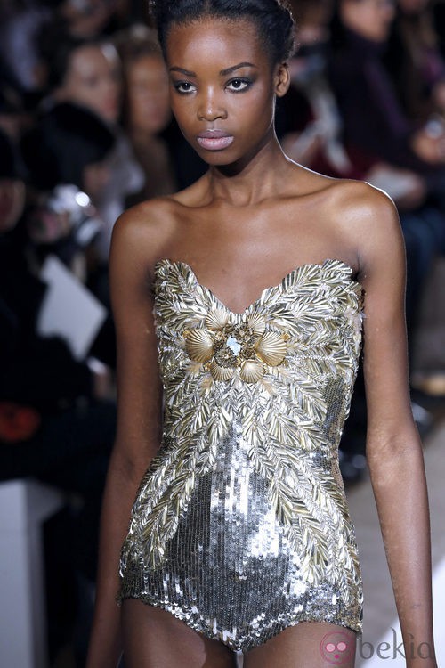 Body metalizado de la colección primavera/verano 2013 de Zuhair Murad en la Semana de la Alta Costura de París