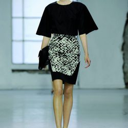 Capa negra de la colección primavera/verano 2013 de Longchamp