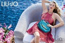 Kate Moss con un vestido plisado de la colección primavera/verano 2013 de Liu Jo