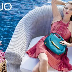 Kate Moss con un vestido plisado de la colección primavera/verano 2013 de Liu Jo