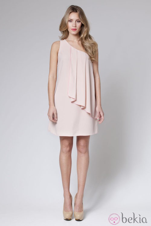 Vestido rosa palo asimétrico de la colección primavera/verano 2013 de Poète