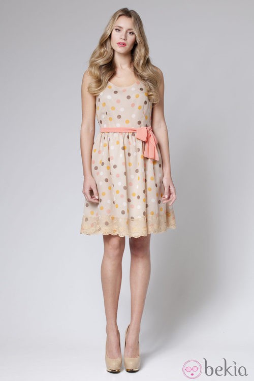 Vestido de estampado de lunares de la colección primavera/verano 2013 de Poète