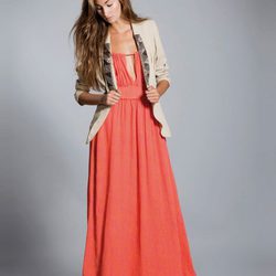 Vestido largo en color coral de la colección primavera/verano 2013 de Hoss Intropia