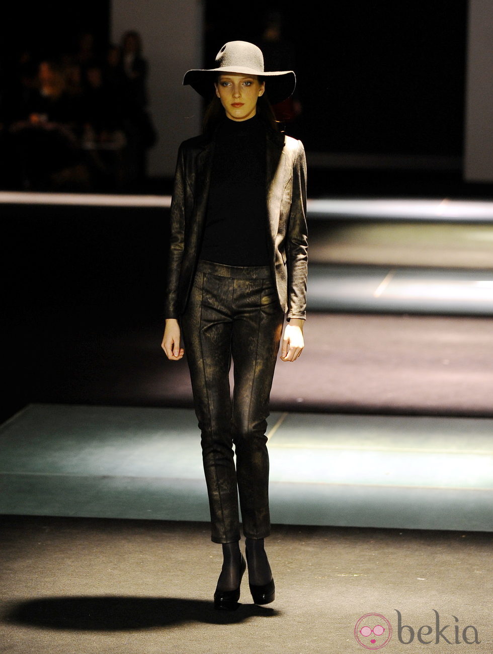 Traje pantalón de la colección otoño/invierno 2013/2014 de Javier Simorra en la 080 Barcelona Fashion