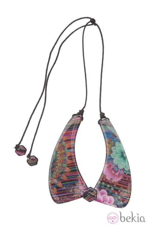 Colgante étnico de la colección primavera/verano 2013 de Desigual