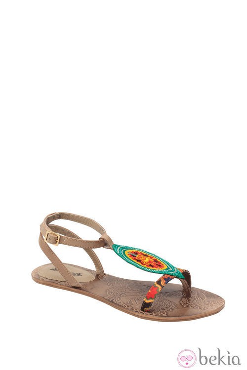 Sandalia romana de estilo étnico de la colección primavera/verano 2013 de Desigual