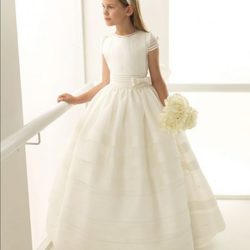 Vestido de Comunión de seda de la colección 'Rosa Clará First'