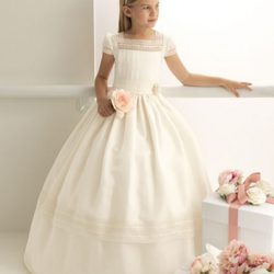 Vestido de Comunión en gasa beig de la colección 'Rosa Clará First'