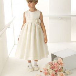 Vestido de arras en seda esterilla de la colección 'Rosa Clará First'