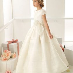 Vestido de Comunión en gazar seda rústico de la colección 'Rosa Clará First'