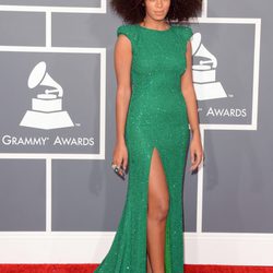 Solange Knowles con un vestido diseñado por Ralph & Russo en los Grammy 2013