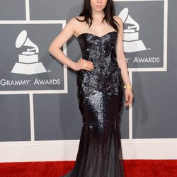 Carly Rae Jepsen con un vestido de Roberto Cavalli en los Grammy 2013