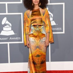 Esperanza Spalding con un vestido de Eden Diodati en los Grammy 2013