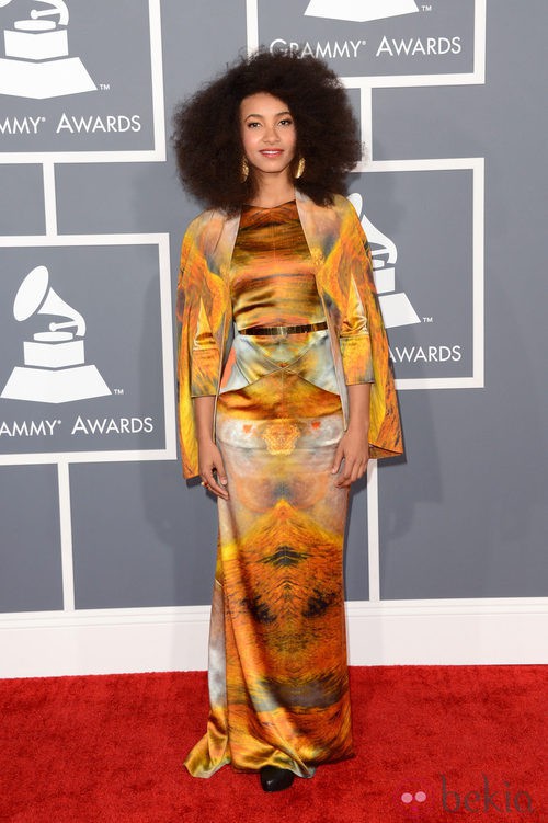 Esperanza Spalding con un vestido de Eden Diodati en los Grammy 2013