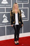 Kaley Cuoco con un conjunto de Amen en los Grammy 2013
