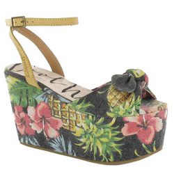 Sandalia de plataforma con estampado floreado de la colección primavera/verano 2013 de CoolWay