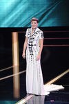 Eva Hache con vestido en blanco y negro de Nicholas&Atienza para la ceremonia de los Goya 2013