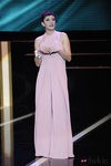 Eva Hache con un mono rosa empolvado de Juan Duyos para la ceremonia de los Goya 2013