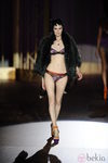 Conjunto morado y naranja de la colección otoño/invierno 2013/2014 de Andrés Sardá en Madrid Fashion Week