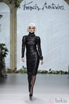 Vestido negro de cuero de la colección otoño/invierno 2013/2014 de Francis Montesinos en la Madrid Fashion Week