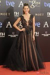 Malena Costa con un vestido negro de tul de Alex Vidal en los Goya 2013