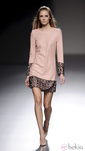 Vestido rosa de la colección otoño/invierno 2013/2014 de Teresa Helbig en Madrid Fashion Week