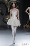 Falda y corsé de la colección otoño/invierno 2013/2014 de Maya Hansen en Madrid Fashion Week