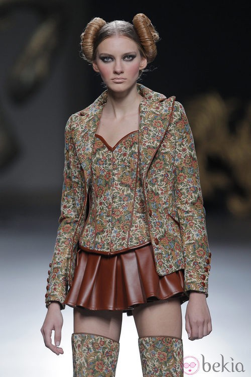 Americana de la colección otoño/invierno 2013/2014 de Maya Hansen en Madrid Fashion Week
