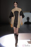 Vestido bicolor de la colección otoño/invierno 2013/2014 de Juana Martín en Madrid Fashion Week