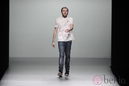 Daniel Rabaneda sale a saludar tras su desfile en Madrid Fashion Week otoño/invierno 2013/2014