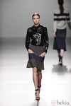 Camisa negra impermeable de la colección otoño/invierno 2013/2014 de Rabaneda en Madrid Fashion Week