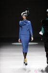 Vestido azul klein de la colección otoño/invierno 2013/2014 de María Barros en Madrid Fashion Week