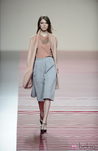 Pantalón gris perla de pata elefante de la colección otoño/invierno 2013/2014 de Ailanto en Madrid Fashion Week