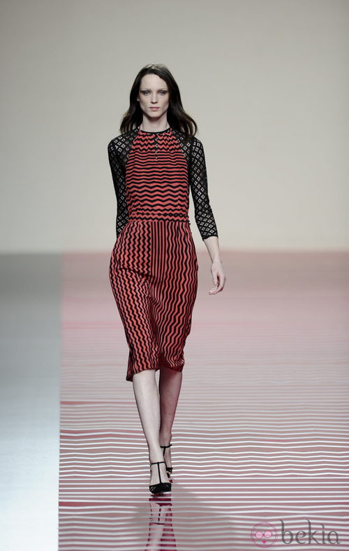 Vestido de estampado geométrico de la colección otoño/invierno 2013/2014 de Ailanto en Madrid Fashion Week