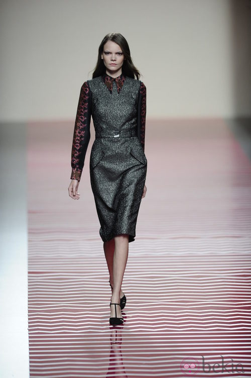 Vestido gris plomo de la colección otoño/invierno 2013/2014 de Ailanto en Madrid Fashion Week