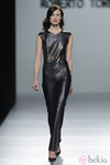Look cuero de la colección otoño/invierno 2013/2014 de Roberto Torretta en Madrid Fashion Week