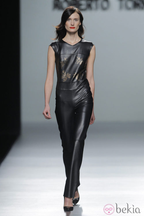 Look cuero de la colección otoño/invierno 2013/2014 de Roberto Torretta en Madrid Fashion Week