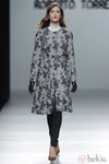 Abrigo de estampado floral de la colección otoño/invierno 2013/2014 de Roberto Torretta en Madrid Fashion Week