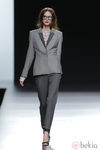 Traje gris de la colección otoño/invierno 2013/2014 de Ion Fiz en Madrid Fashion Week