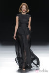 Vestido negro con transparencias otoño/invierno 2013/2014 de Ion Fiz en Madrid Fashion Week