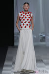Cuerpo con flores rojas de la colección otoño/invierno 2013/2014 de David Delfín en Madrid Fashion Week