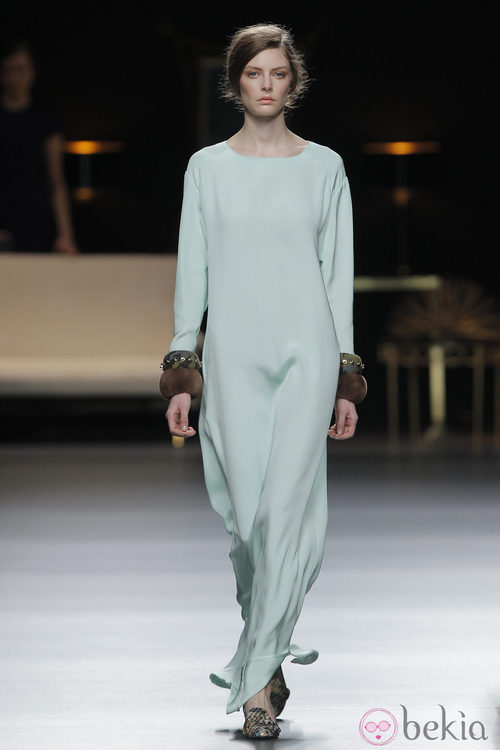 Vestido largo colección otoño/invierno 2013/2014 de Juanjo Oliva en Madrid Fashion Week