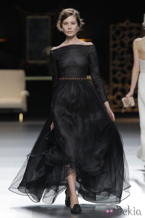 Transparencias en la colección otoño/invierno 2013/2014 de Juanjo Oliva en Madrid Fashion Week