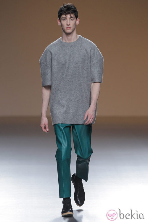 Pantalón masculino verde esmeralda de la colección otoño/invierno 2013/2014 de A.A. de Amaya Arzuaga en Madrid Fashion Week