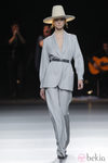 Traje de pantalón de la colección otoño/invierno 2013/2014 de Duyos en Madrid Fashion Week