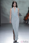 Vestido gris perla de la colección otoño/invierno 2013/2014 de Devota & Lomba en Madrid Fashion Week