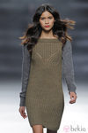 Vestido verde con mangas grises de la colección otoño/invierno 2013/2014 de Sita Murt en Madrid Fashion Week