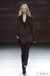 Americana granate de la colección otoño/invierno 2013/2014 de Sita Murt en Madrid Fashion Week