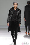 Abrigo de terciopelo de la colección otoño/invierno 2013/2014 de Etxeberria en Madrid Fashion Week