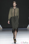 Vestido con transparencias de la colección otoño/invierno 2013/2014 de Moisés Nieto en Madrid Fashion Week